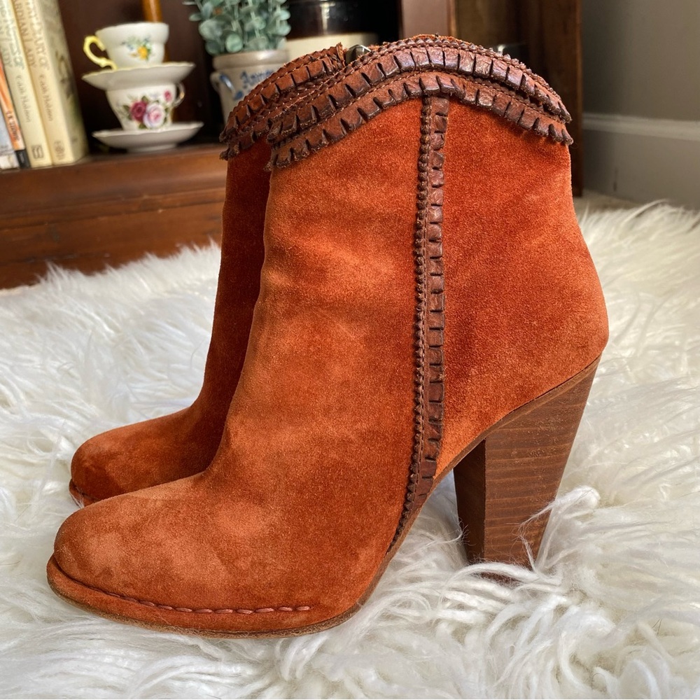 NWOT Frye Rust Orange Suede Heeled Ankle Boots